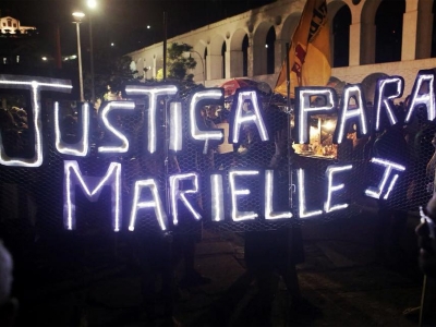 Pessoas protestam por Marielle