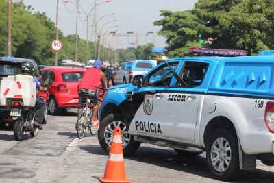 Caminhão com 90.454 doses de vacinas é roubado no Rio