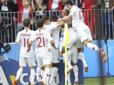 Jogadores de Portugal celebram gol