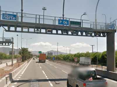 Estrada próxima ao aeroporto de Santiago