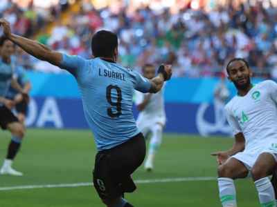Suárez celebra gol contra Arábia