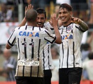 Vibração - Emerson (1) e Guerrero (2) marcaram os gols do Corinthians (Foto: Denny Cesare / Código 19 / AE)