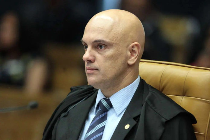 Ministro do STF, Alexandre de Moraes, contestou que o blogueiro bolsonarista sequer teve argumentos coerentes para negar o decreto