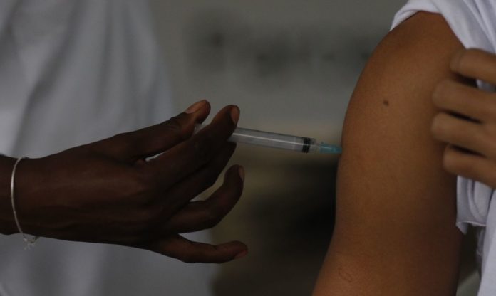 A informação foi revelada pela Secretaria Municipal da Saúde (SMS), que resolveu estender o público alvo da vacina