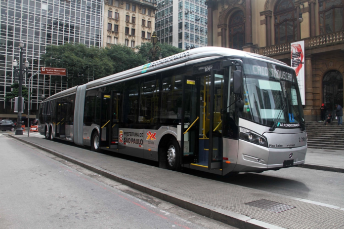 O acidente, ocorrido na manhã da última quinta-feira (17), com o ônibus na linha 180, no entanto, não deixou nenhuma pessoa ferida