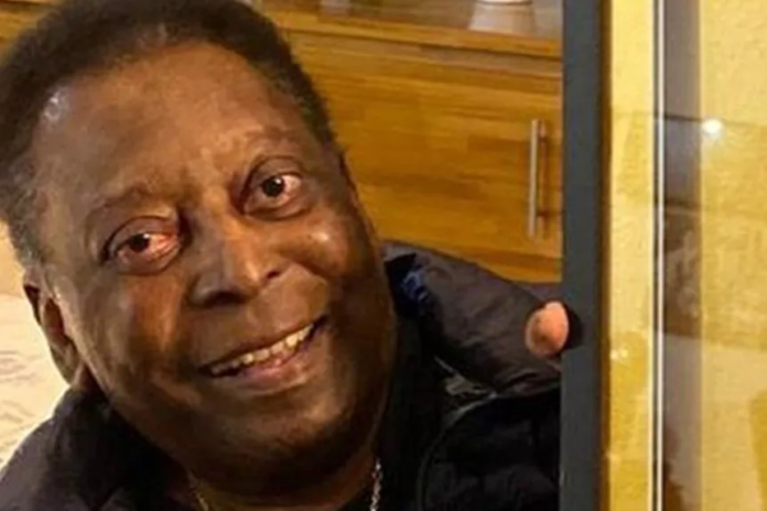 Considerado o 'Rei do Futebol', Pelé luta fortemente para combater um câncer localizado no cólon, identificado em setembro do ano passado