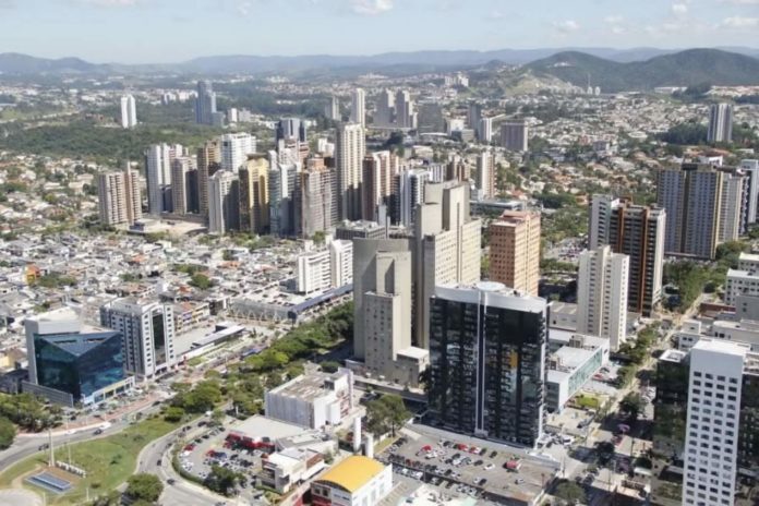 Localizada na Região Metropolitana de São Paulo, a cidade de Barueri apresenta um clime propício para o público virar o ano em grande estilo