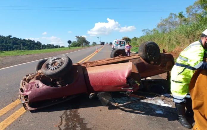 O condutor foi atendido e encaminhado ao Pronto Socorro de Taquarituba, em São Paulo