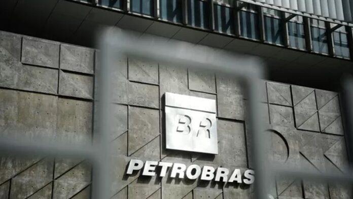 Uma das estratégias das funcionárias da Petrobras é colocar cadeira atrás das portas para evitar abusos