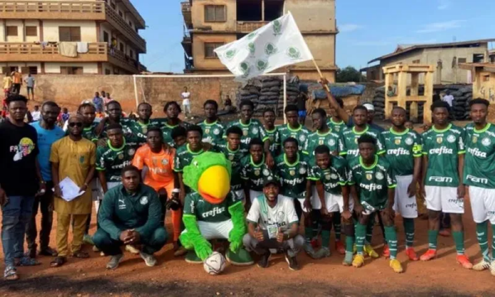 No universo africano, os ganeses criaram o Palmeiras Family, equipe que disputa competições amadoras no país