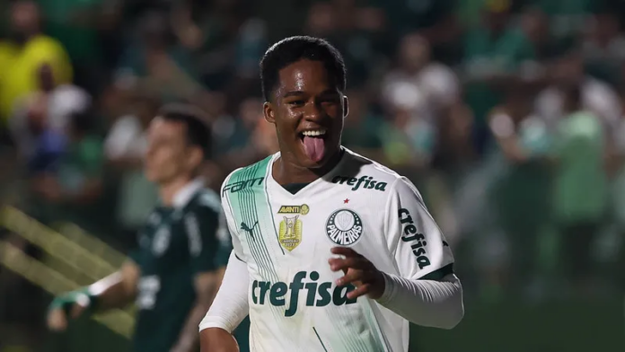 O atacante Endrick marcou um dos gols da goleada de 5 a 0 sobre o Goiás