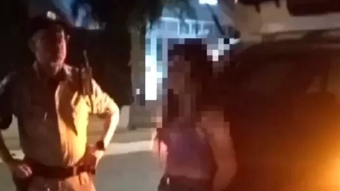 Ao notar a aproximação da polícia, a mulher tentou fugir pela contramão de uma avenida