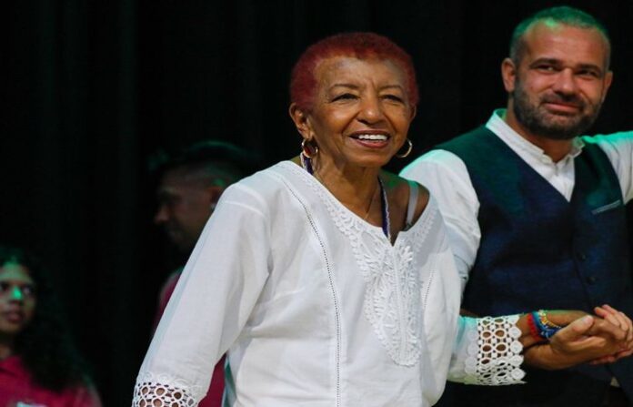 Aos 79 anos de idade, cantora Leci Brandão está internada no Rio de Janeiro