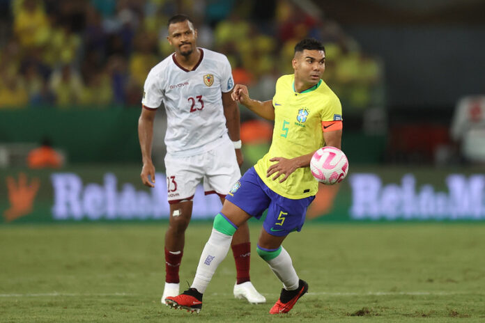 O volante atuou como capitão no empate entre a Seleção Brasileira e a Venezuela