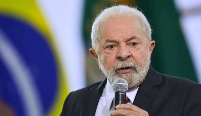 O presidente do Brasil, Lula, justificou que o governo não ordena decisão da Justiça