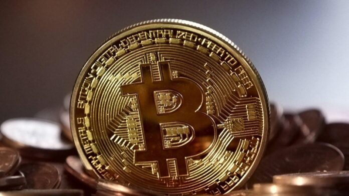 O valor da moeda bitcoin superou o pico alcançado em novembro de 2021